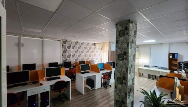Tirane, jepet me qera zyre Kati 6, 200 m² 2.000 Euro (Rruga Ismail Qemali)