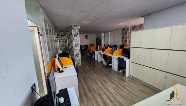 Tirane, jepet me qera zyre Kati 6, 200 m² 2.000 Euro (Rruga Ismail Qemali)