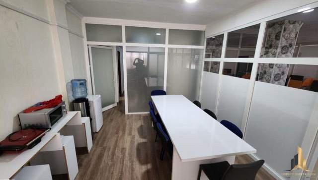 Tirane, jepet me qera zyre Kati 6, 200 m² 2.000 Euro (Rruga Ismail Qemali)