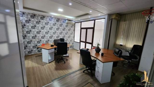Tirane, jepet me qera zyre Kati 6, 200 m² 2.000 Euro (Rruga Ismail Qemali)