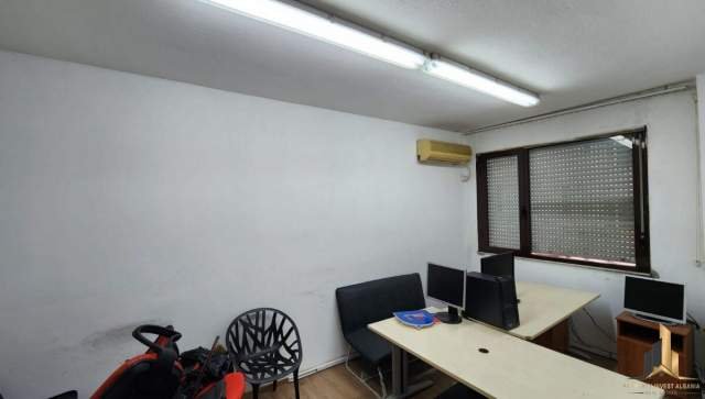 Tirane, jepet me qera zyre Kati 6, 200 m² 2.000 Euro (Rruga Ismail Qemali)