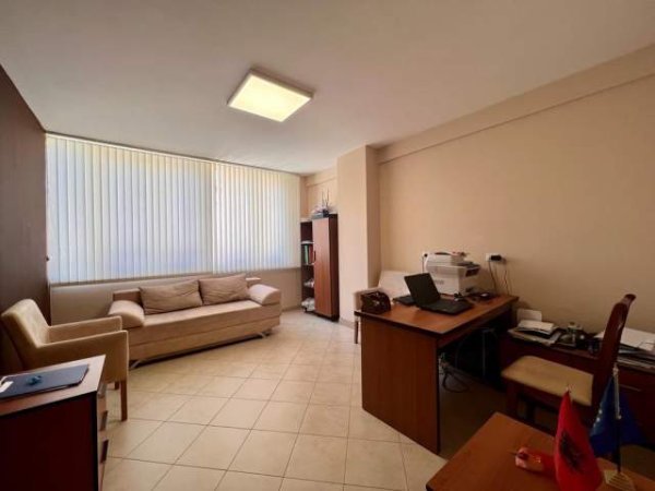 Tirane, jap me qera apartament 2+1+A Kati 2, 76 m² 450 Euro