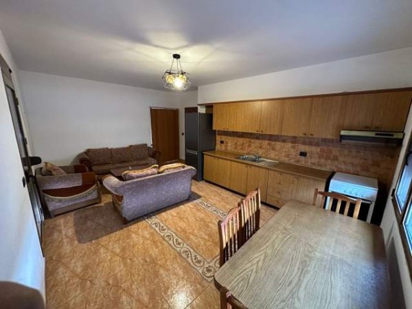 Tirane, jepet me qera apartament 2+1 Kati 2, 95 m² 43.000 Leke (Kryqi i Kuq)