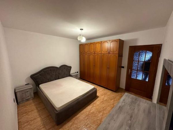 Tirane, jepet me qera apartament 2+1 Kati 2, 95 m² 43.000 Leke (Kryqi i Kuq)