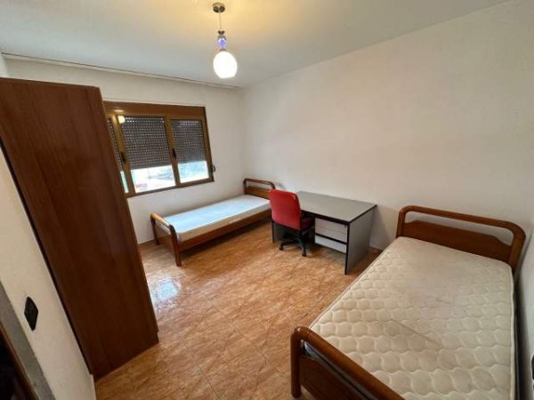 Tirane, jepet me qera apartament 2+1 Kati 2, 95 m² 43.000 Leke (Kryqi i Kuq)