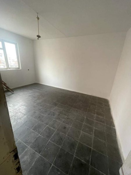 Tirane, shitet apartament 1+1 Kati 3, 55 m² 57.000 Euro (QSUT)