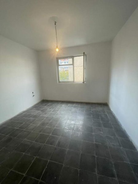 Tirane, shitet apartament 1+1 Kati 3, 55 m² 57.000 Euro (QSUT)
