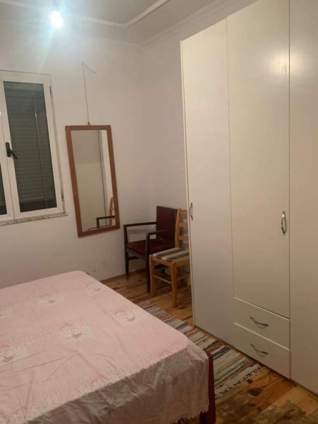 Tirane, jepet me qera apartament 2+1 Kati 2, 90 m² 320 Euro (Spitali Amerikan 3)