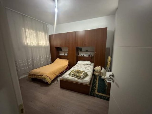 Tirane, jepet me qera apartament 1+1+BLK Kati 1, 55 m² 350 Euro (rruga Haxhi Brari)