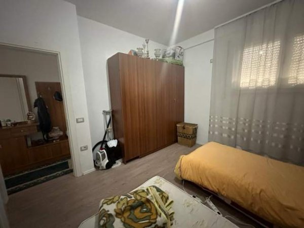 Tirane, jepet me qera apartament 1+1+BLK Kati 1, 55 m² 350 Euro (rruga Haxhi Brari)