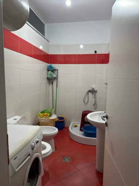 Tirane, jepet me qera apartament 1+1+BLK Kati 1, 55 m² 350 Euro (rruga Haxhi Brari)