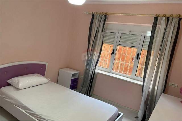 Tirane, jepet me qera apartament 4+1+A+BLK Kati 0, 101 m² 650 Euro (Pazari i Ri)