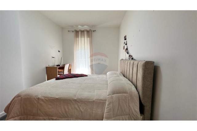 Tirane, jepet me qera apartament 2+1 Kati 4, 95 m² 600 Euro (Frosina Plaku)