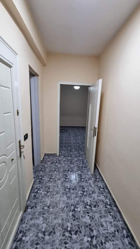 Tirane, jepet me qera apartament 1+1+BLK Kati 3, 55 m² 300 Euro (FERIT XHAJKO)
