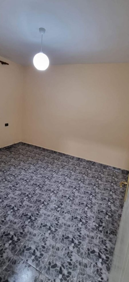 Tirane, jepet me qera apartament 1+1+BLK Kati 3, 55 m² 300 Euro (FERIT XHAJKO)