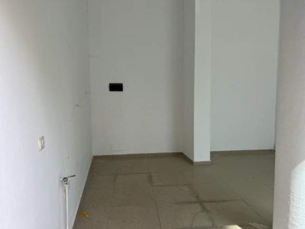 Tirane, jepet me qera dyqan Kati 0, 25 m² 30.000 Leke (JOHAN FON HAN)