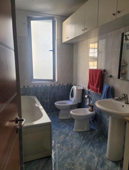 Tirane, jepet me qera apartament 3+1+BLK Kati 5, 95 m² 580 Euro (kavajes)