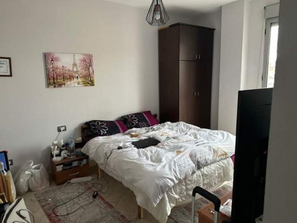 Tirane, ndarje qeraje me vajze apartament 2+1+BLK Kati 5, 85 m² 42.000 Leke (Xhavit Shyqyri Demneri)