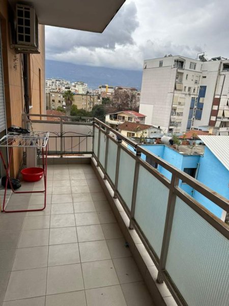 Tirane, ndarje qeraje me vajze apartament 2+1+BLK Kati 5, 85 m² 42.000 Leke (Xhavit Shyqyri Demneri)
