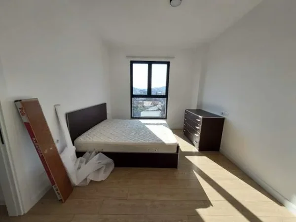 Tirane, jepet me qera apartament 3+1+BLK 75.000 Leke (LAPRAKE)