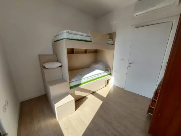 Tirane, jepet me qera apartament 3+1+BLK 75.000 Leke (LAPRAKE)