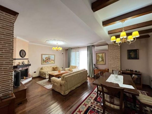 Tirane, jepet me qera apartament 3+1+BLK Kati 4, 150 m² 900 Euro (Rruga e Kavajes)