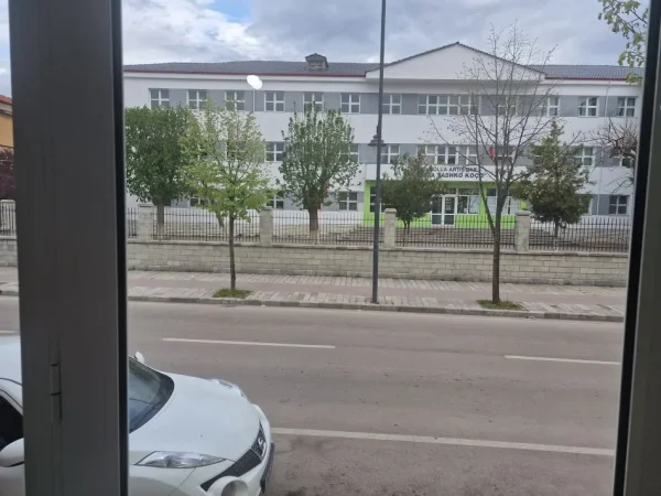 Korce, shitet biznesi dyqan Kati 1, 41 m² (Shkolla e muzikes)