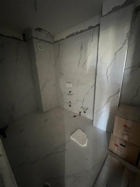 Tirane, jepet me qera zyre Kati 3, 83 m² 500 € (FUSHA E AVIACIONIT)