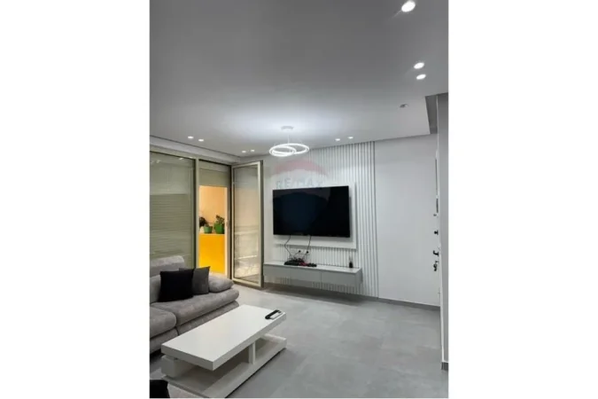 Tirane, jepet me qera 2+1+Aneks+Ballkon Kati 3, 80 m² 500 € (Aleksander Konda)
