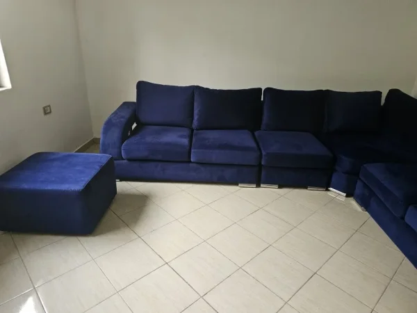 Tirane, shes Kend Divani 700 €