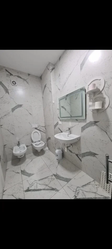 Tirane, jepet me qera apartament 1+1 Kati 10, 78 m² 600 € (Rruga E Dibres)