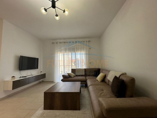 Tirane, jepet me qera apartament 3+1+Aneks+Ballkon Kati 6, 120 m² 600 € (UNAZA E RE)