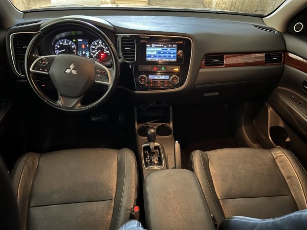 Tirane, shes makine Mitsubishi Outlander 2.4 Benzinë – 4x4 | Full Opsion Benzin, e bardhë automatik Klima 162.000 km 9.800 €