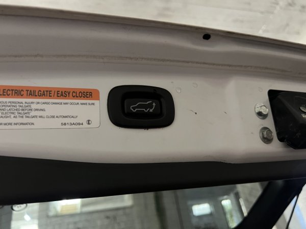 Tirane, shes makine Mitsubishi Outlander 2.4 Benzinë – 4x4 | Full Opsion Benzin, e bardhë automatik Klima 162.000 km 9.800 €