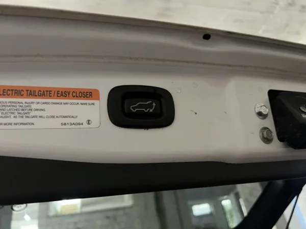 Tirane, shes makine Mitsubishi Outlander 2.4 Benzinë – 4x4 | Full Opsion Benzin, e bardhë automatik Klima 162.000 km 9.800 €