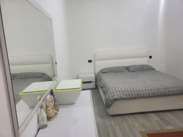 Shitet Vile , 486 m² 400.000 € (Sauk, rruga "Zambaku")