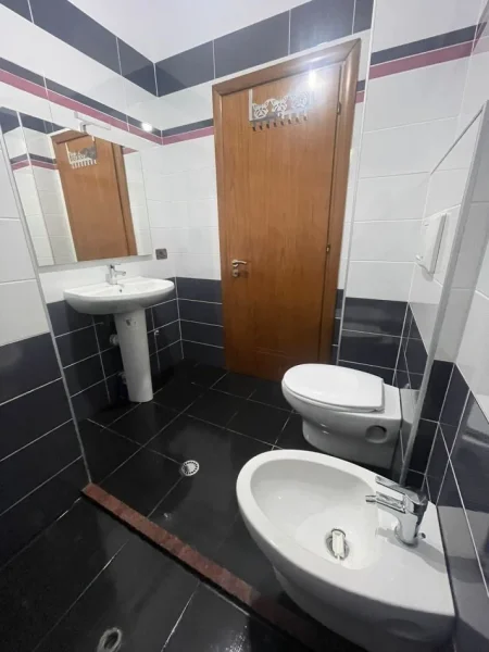 Tirane, jepet me qera apartament 1+1 Kati 6, 60 m² 500 € (Kinostudio, prane "Stacionit te Policise Rrugore")