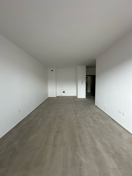 Tirane, jepet me qera apartament 1+1+Ballkon Kati 4, 75 m² 650 € (Parku Olimpik)