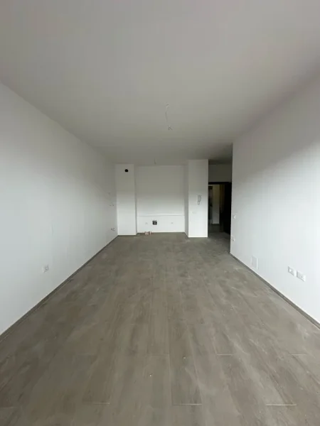 Tirane, jepet me qera apartament 1+1+Ballkon Kati 4, 75 m² 650 € (Parku Olimpik)