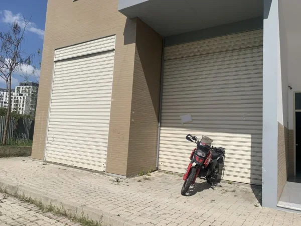 Tirane, jap me qera ambjent biznesi Kati 0, 58 m² (Ish fusha e aviacionit)