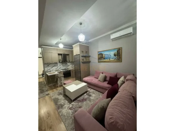 Tirane, jepet me qera apartament 1+1 Kati 4, 47 m² 400 € (Unaza e Re)