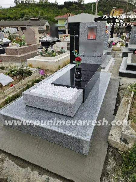 Tirane, shes Punime Varresh | Varr granit gri me granit te zi - Varrezat e Sharres - Tirane 220 €
