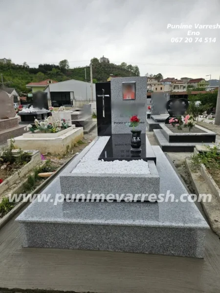Tirane, shes Punime Varresh | Varr granit gri me granit te zi - Varrezat e Sharres - Tirane 220 €