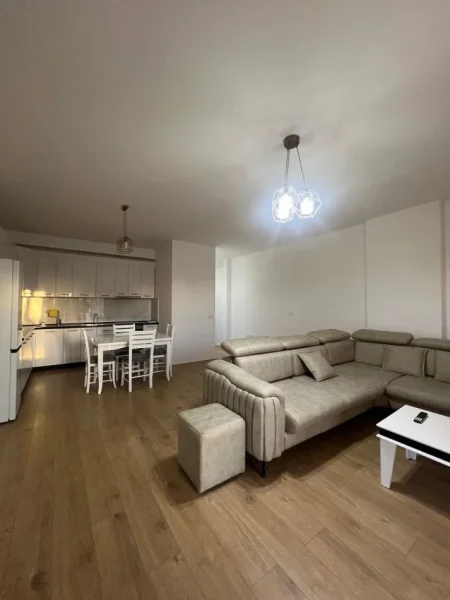 Tirane, jepet me qera apartament 2+1+Aneks+Ballkon Kati 4, 145 m² 600 € (zogu i zi)