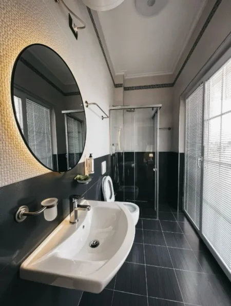 Tirane, jepet me qera hotel , 331 m² 3.200 € (Rruga Ura)