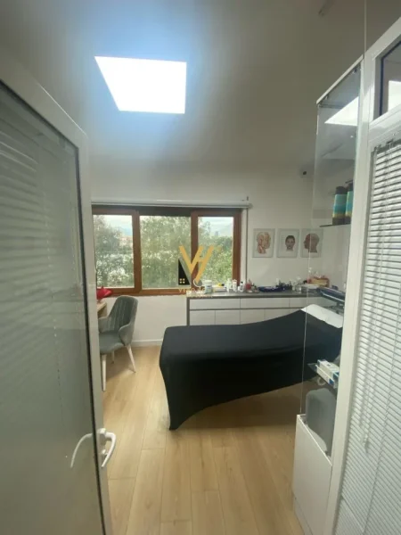 Tirane, jepet me qera ambjent biznesi Kati 2, 100 m² 1.500 € (KOPSHTI ZOOLOGJIK)