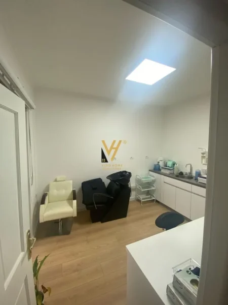 Tirane, jepet me qera ambjent biznesi Kati 2, 100 m² 1.500 € (KOPSHTI ZOOLOGJIK)