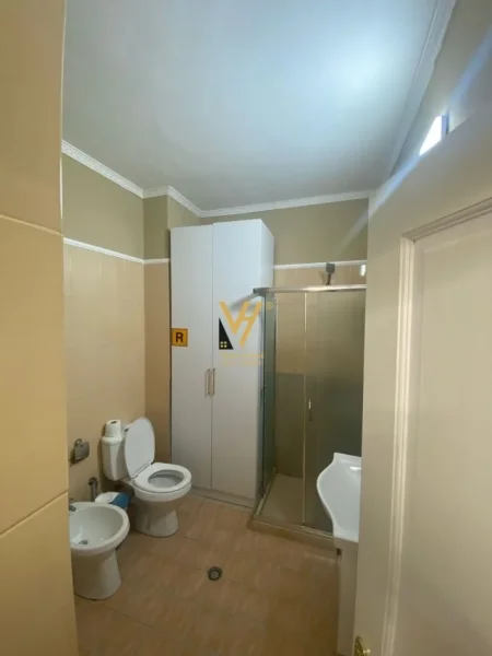 Tirane, jepet me qera ambjent biznesi Kati 2, 100 m² 1.500 € (KOPSHTI ZOOLOGJIK)