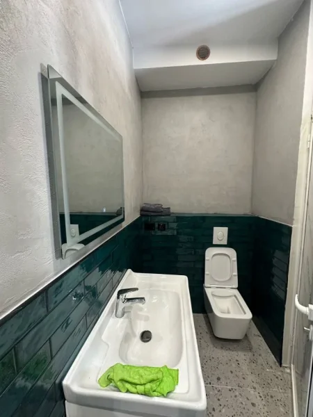 Tirane, jap me qera garsonier 1+1 Kati 5, 40 m² 600 € (alqi boshnjaku)
