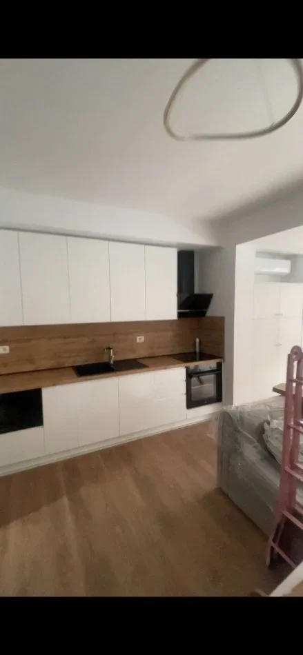 Tirane, jepet me qera apartament 2+1 Kati 1, 80 m² 700 € (Zogu Zi, prane Ring Center)